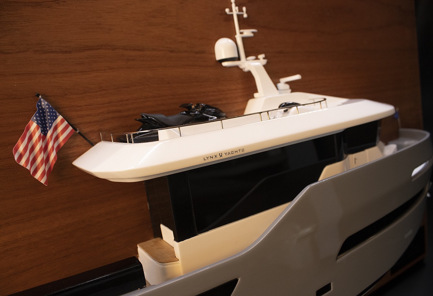 Lynx Yachts AVONTUUR Crossover 27 Yacht custom half model