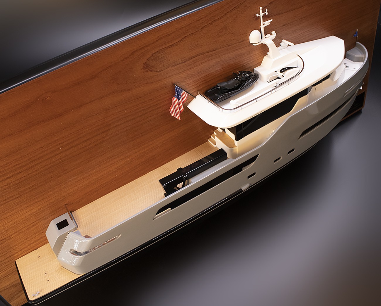 Lynx Yachts AVONTUUR Crossover 27 Yacht custom half model